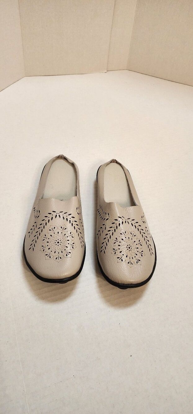 Gray leather flower leaf cut outs mule loafers for women size 11/12 Read
